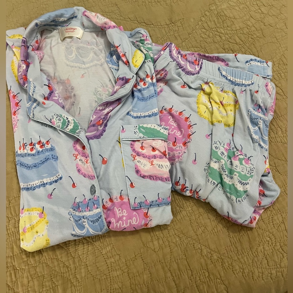 In My Sundays Sweetheart Cakes in sky cropped Pajama Set size Large